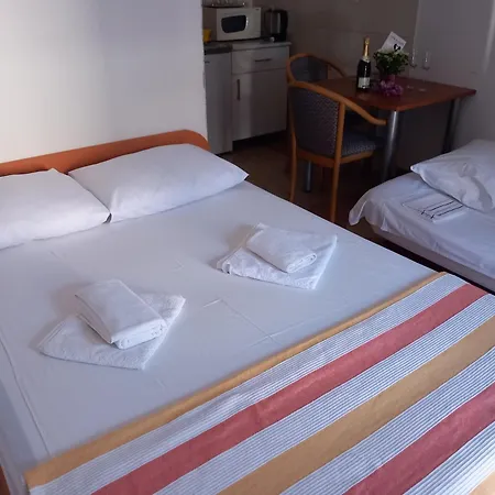 Apartment Studios Tonina *