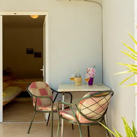 Apartment Studios Tonina