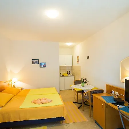 Apartment Studios Tonina